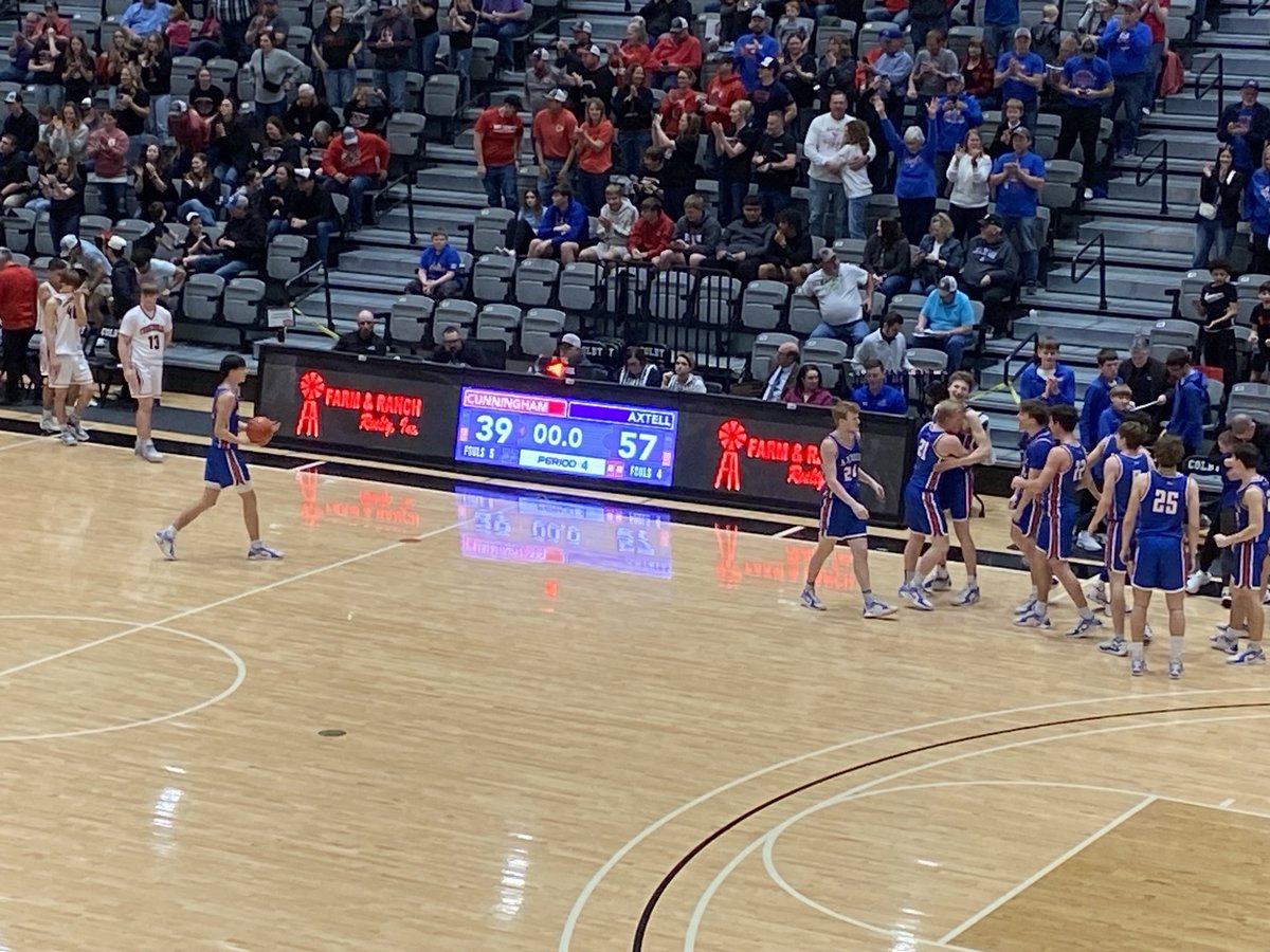 ToddEvans100's tweet photo. Axtell State Champs! #usd113 https://t.co/PECUqu7CDq