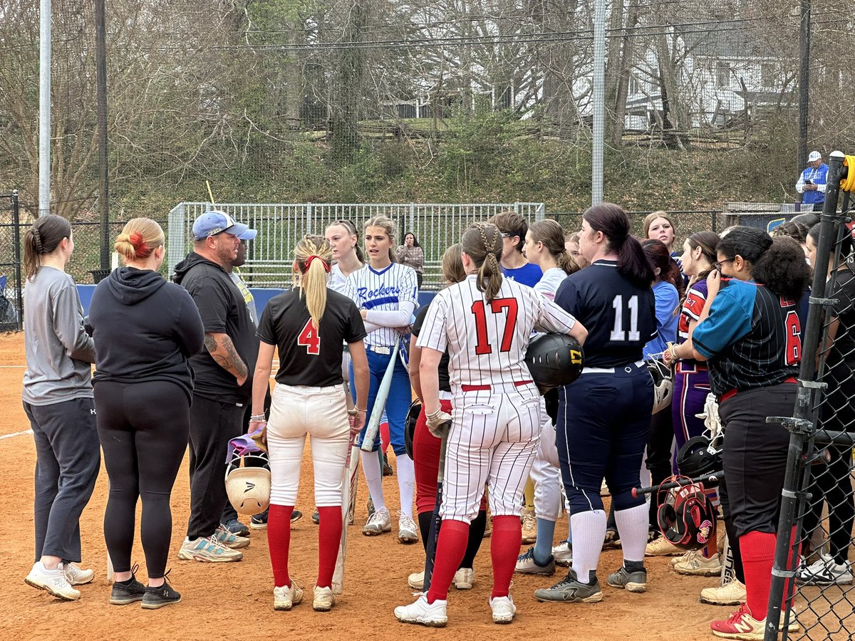 Payton_Softball's tweet photo. Thank you Coach @rcarriker3 and Coach Brian for the opportunity to work with you today at your @Spirits_Sftball camp.   I always enjoy visiting the campus and playing the sport I love🥎! Looking forward to the next time.  @SalemAthletics #softball #softballdrills #uncommitted2026 https://t.co/V6kYnKUTDa