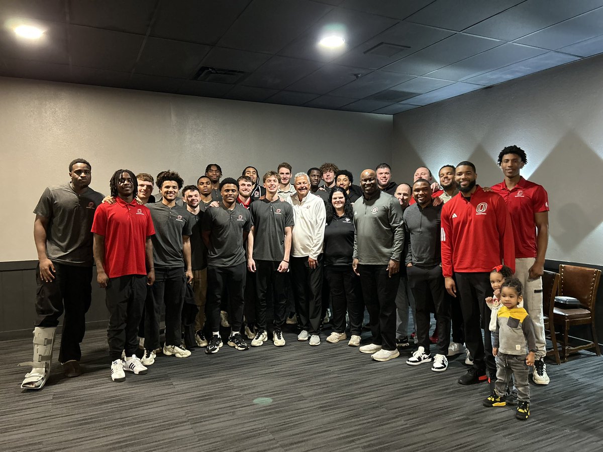 So much love in this room tonight. Special group that has changed <a href="/OmahaMBB/">Omaha Men’s Basketball</a> forever. Hope everyone gets to experience tomorrow with these fellas.
