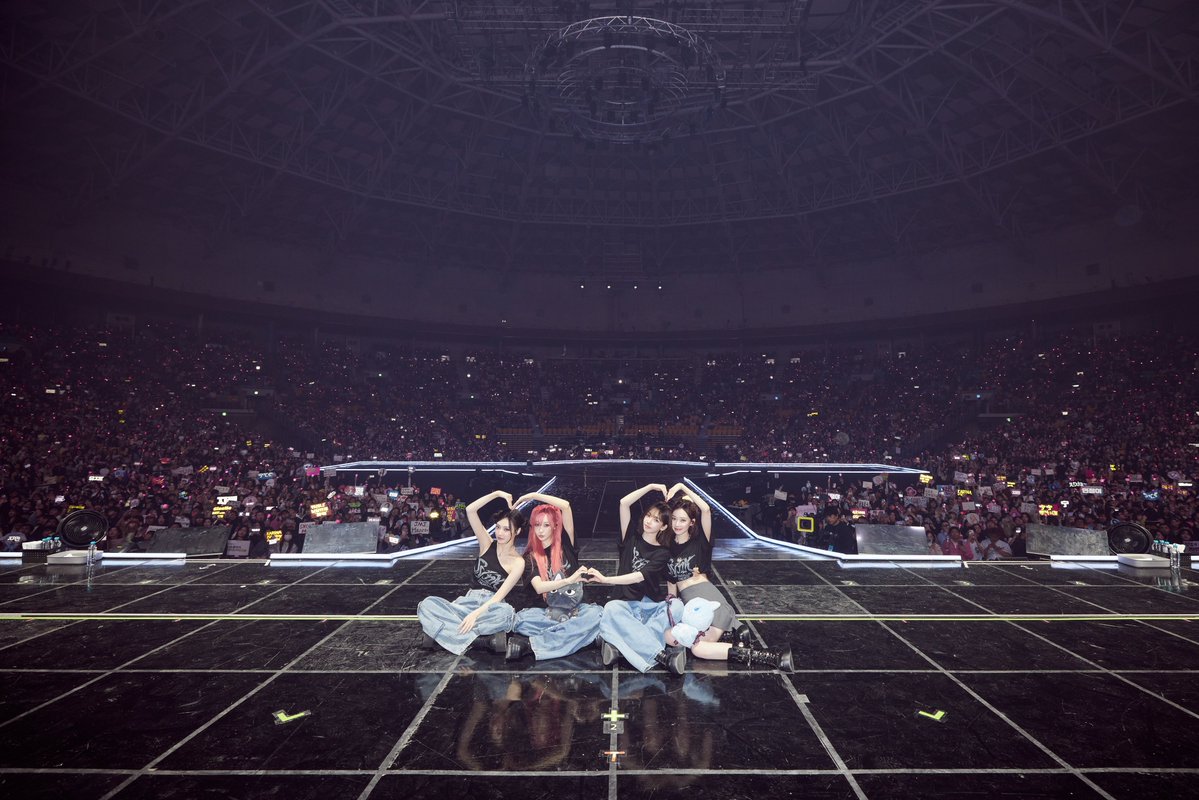 Minjeonog's tweet photo. aespa LIVE TOUR – SYNK : PARALLEL LINE – ENCORE Day 1 ──  It's great to meet MY in various parts of the world. I will remember this as a beautiful memory of this year. ִֶָ𓂃 ࣪˖ ִֶָ ❤︎ ་༘ https://t.co/KFzftUakiL
