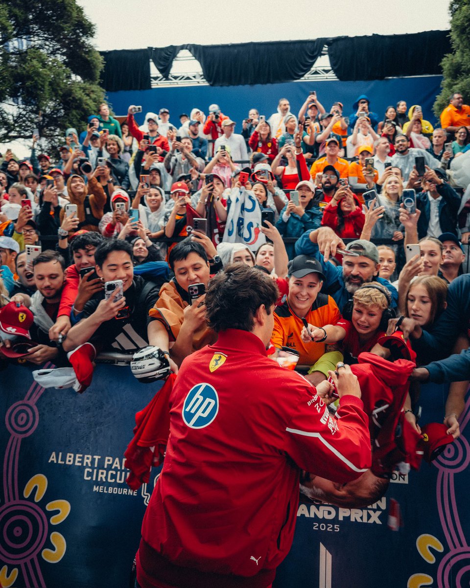 ScuderiaFerrari's tweet photo. What a nice way to make an entrance 🌟 

Grazie Melbourne! 🙏 https://t.co/jlAmyRB6SY