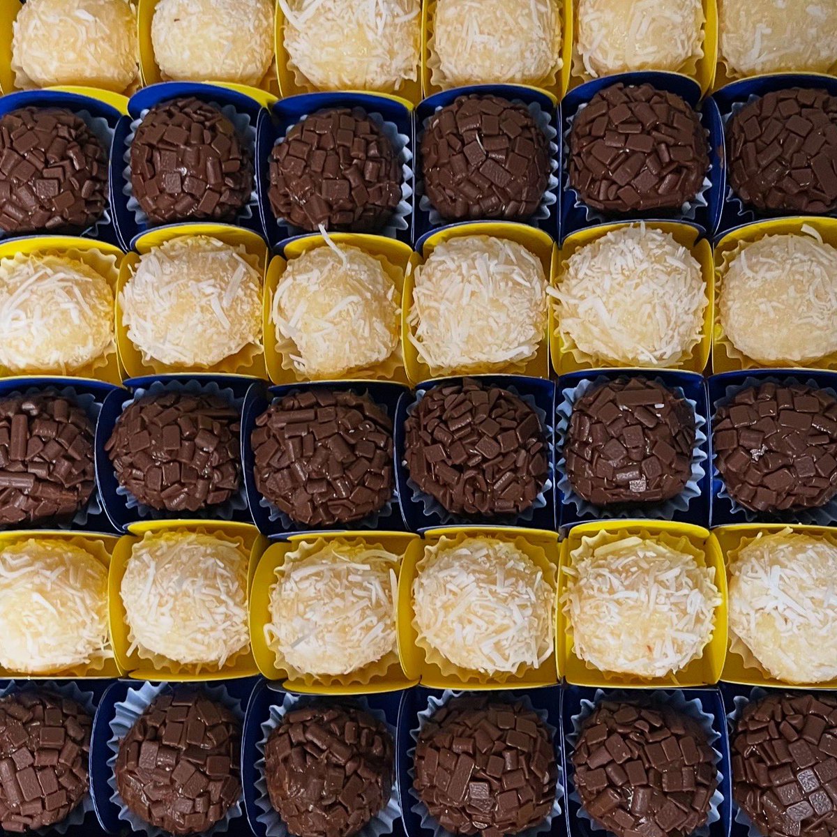 blendcacau's tweet image. E como sempre, os docinhos mais incríveis 😍😋 impossível comer 1 só 🥳 brigadeiros e beijinhos ❤️
Encomendas Blend (65) 99258 8824 📲 

#docinhos #brigadeiro #bakeoffbrasil #beijinho #delicious #sabado #encomendas #cuiabá #brasil #obrigadosenhor