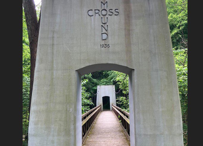 MoundLore's tweet photo. Tucked away in Ohio’s countryside is a site few have heard of, but one that whispers of an ancient past—Cross Mound. 

A forgotten earthwork, a mysterious design, and a history that barely made it into the textbooks. Let’s uncover what’s left of its story. 🧵⬇️