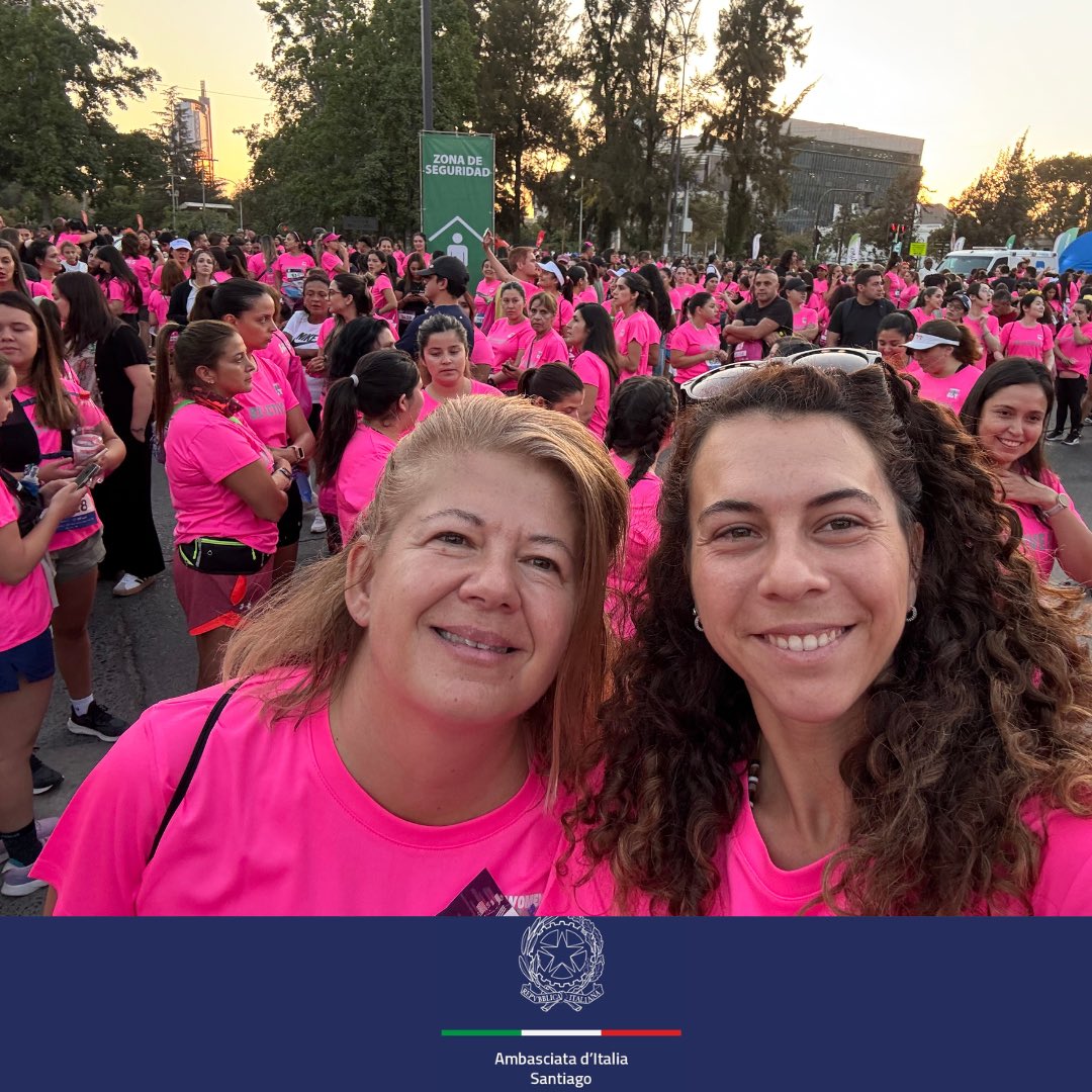 ItalyinChile's tweet image. 🏃‍♀️🌙 La Embajadora @ValeriaBiagiott en la #WomensNightOut, una carrera nocturna organizada por Women4Sports: una oportunidad para celebrar el deporte 🏅, la igualdad ✨ y superar los límites 💪 en las maravillosas calles de Providencia! #RunForEquality #BeyondLimits