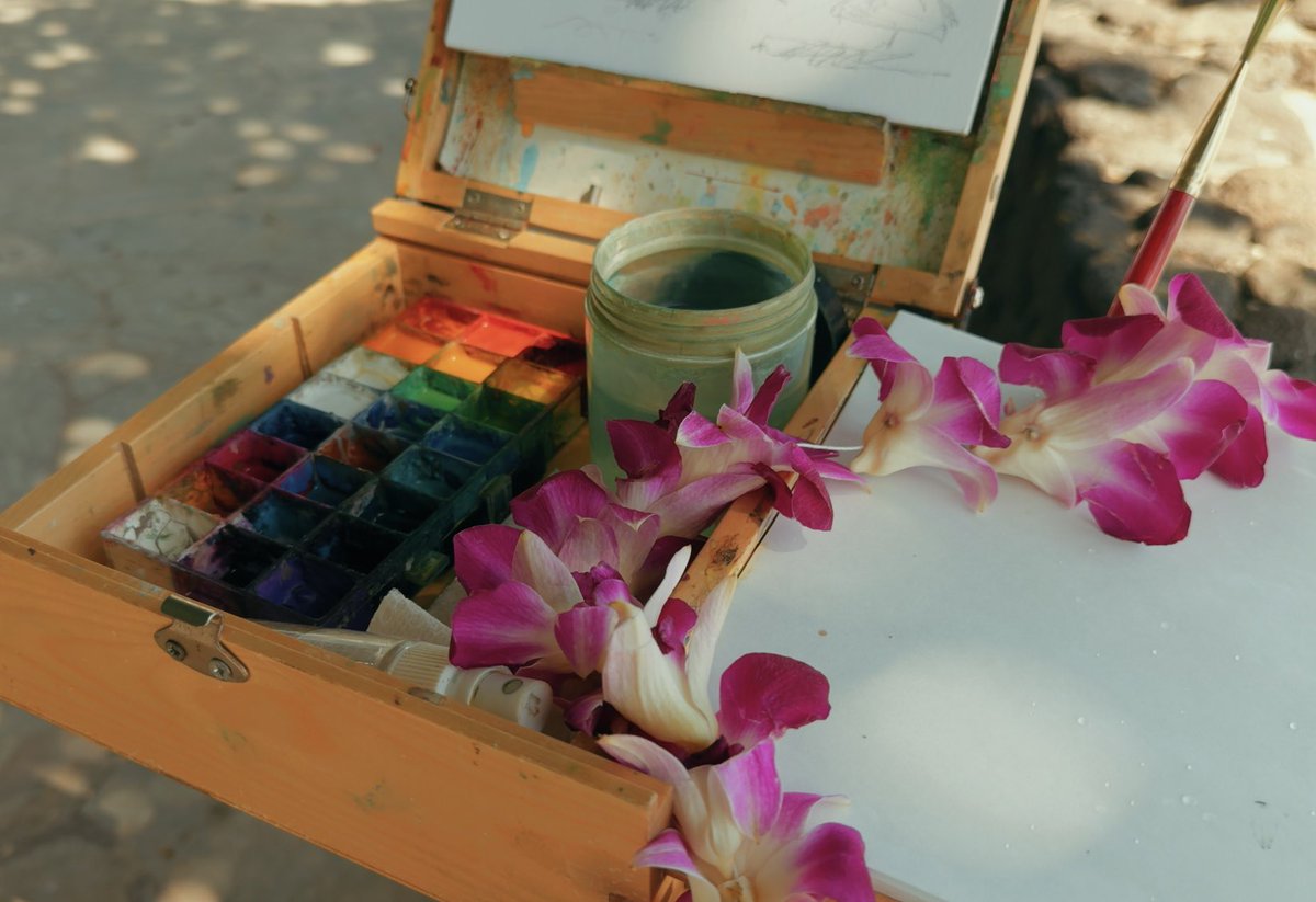 Setting the paint box up aloha style
#hawaii