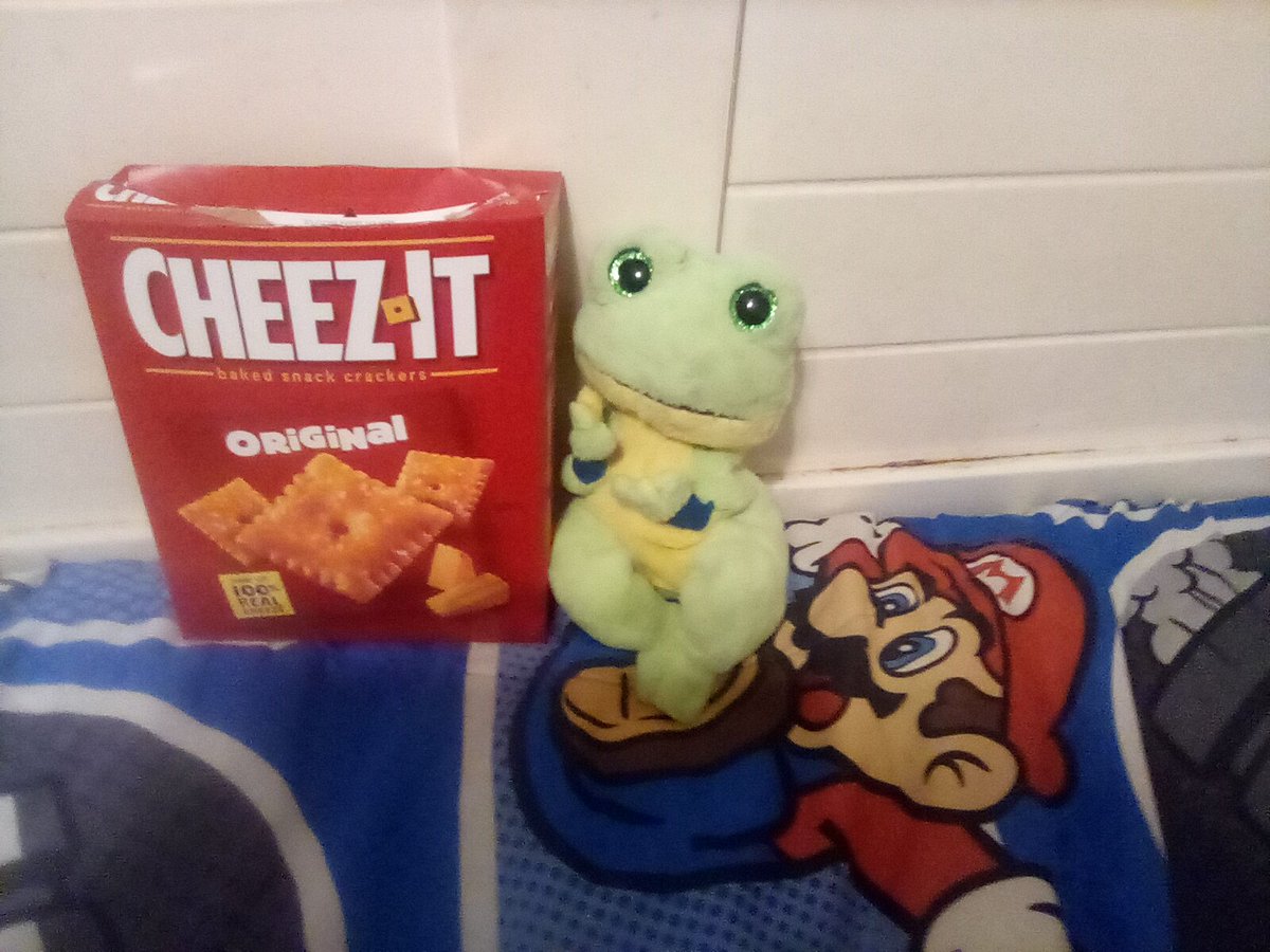 Yedguyiscool's tweet image. Frog love cheez it