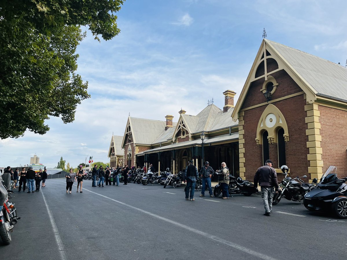 JennyRolfe4Riv's tweet photo. Currently following 80+ riders on the way from #Young to #Stockinbingal via #Temora as part of the Black Dog Ride - Young NSW.

The ride seeks to raise awareness of depression, mental health and suicide prevention.

Congrats to all involved, especially Dale and Tex. https://t.co/UJflZZdnwj