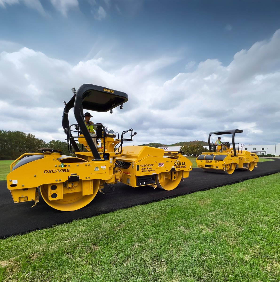 Equipment Today (@equipmenttoday) on Twitter photo Guess what ⁉️ <a href="/sakaiamerica/">SAKAI America, Inc.</a> has announced the release of its new Echelon Mode for the Guardman Automatic Brake Assist System!
This feature improves the safety and efficiency of tandem #asphalt rolling operations. 👍
Learn more at the #linkbelow! ⤵️
bit.ly/3Fpb47k Guess what ⁉️ <a href="/sakaiamerica/">SAKAI America, Inc.</a> has announced the release of its new Echelon Mode for the Guardman Automatic Brake Assist System!
This feature improves the safety and efficiency of tandem #asphalt rolling operations. 👍
Learn more at the #linkbelow! ⤵️
bit.ly/3Fpb47k