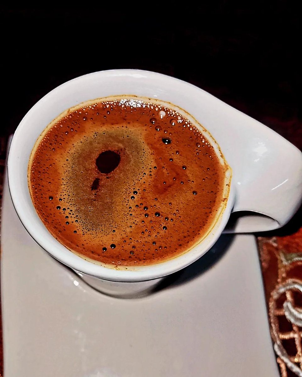 مُصافَحتُكِ مُجازَفة ، فأورَدةُ يَدُكِ مَتاهة الخرُوج مِنهَا يَحتاجُ خَريطَة 🦋😌