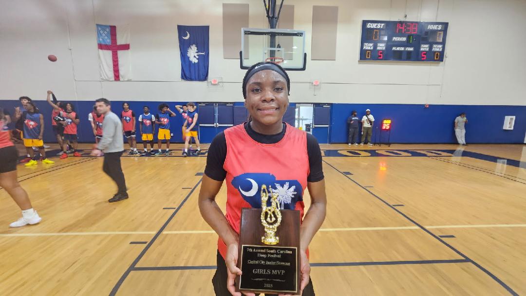 LouatTheState's tweet photo. SC Girls Junior Showcase 
Team Red 96
Team Blue 83
Final

MVP: Gaffney's Shirah Harris 28 pts

Red leading scorers: Harris 28, Morgan White 22, Ayonna Alexander 17
Blue: Danielle Oliver 18, India Williams 15, Ava Rush 14

📸 courtesy of @kylegi1 
@CBballGroup https://t.co/U8Q96MVPTO
