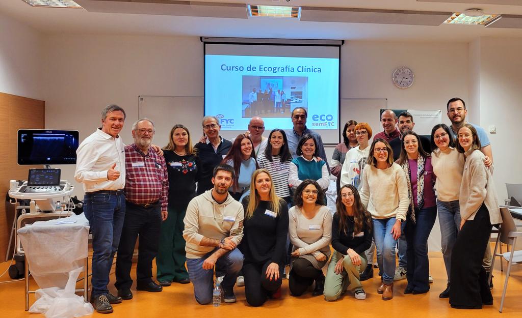 Y con la foto de este súper grupo, rematamos el 2o día de las sesiones presenciales de #EcosemFYC10ed en  #Granada <a href="/clinicogranada/">Hospital Universitario Clínico San Cecilio</a> <a href="/ignaciomsb/">Ignacio M Sánchez 🇪🇦🇪🇺🇺🇦🎸</a> <a href="/franguerrero72/">Francisco J Guerrero</a> <a href="/mberchid/">M. Solimán Berchíd Debdi</a> <a href="/aruizserra/">Antonio Ruiz Serrano</a> <a href="/mlopezrebollal/">mlopezrebollal</a>