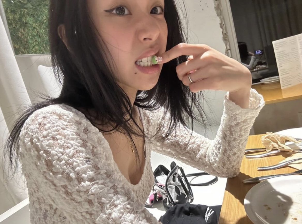 chaeypics's tweet photo. literally the loml https://t.co/CCbowq9rWE