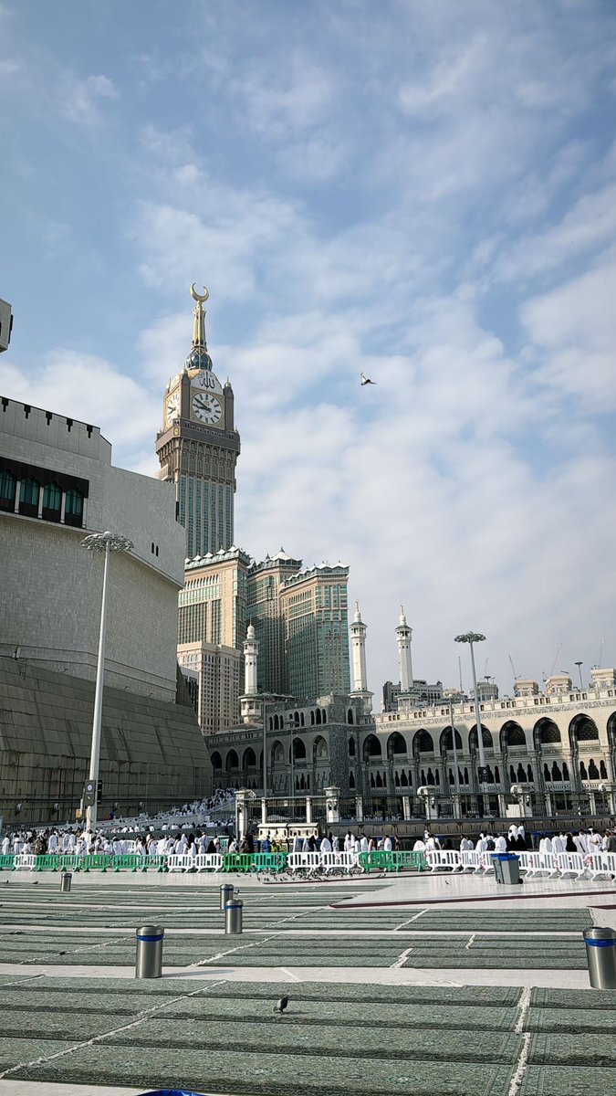 v7_8z's tweet photo. إلهي ما رفعْتُ يدَيَّ إلَّا
إلَيكَ فأنتَ للدَّاعي قَرِيبُ

يَخيبُ الظَّنُّ في كلِّ البَرايَا
ولكنْ فِيك ربِّي لا يَخِيبُ ❤️❤️. https://t.co/08UjXDlQBk