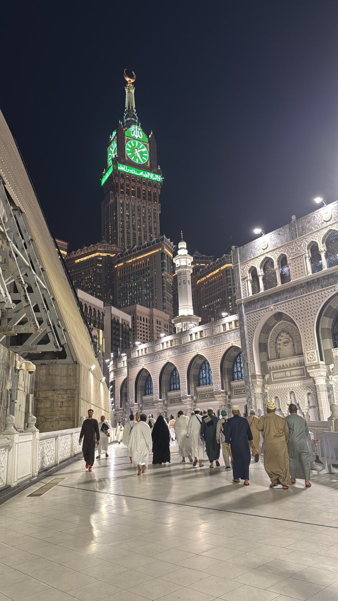 v7_8z's tweet photo. إلهي ما رفعْتُ يدَيَّ إلَّا
إلَيكَ فأنتَ للدَّاعي قَرِيبُ

يَخيبُ الظَّنُّ في كلِّ البَرايَا
ولكنْ فِيك ربِّي لا يَخِيبُ ❤️❤️. https://t.co/08UjXDlQBk