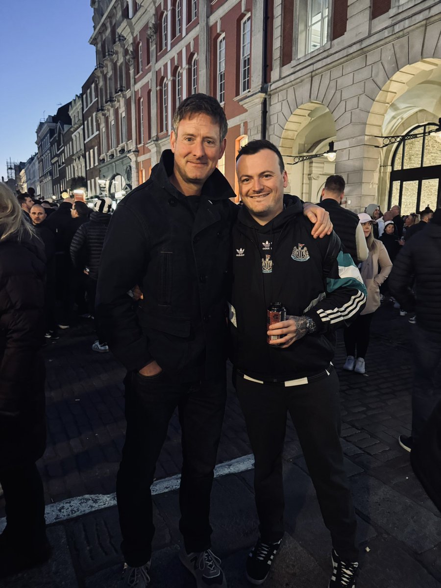 🎶Snogs in London, with <a href="/GeorgeCaulkin/">George Caulkin</a> 🎶

It’s happening tomorrow. 🖤🤍 #nufc