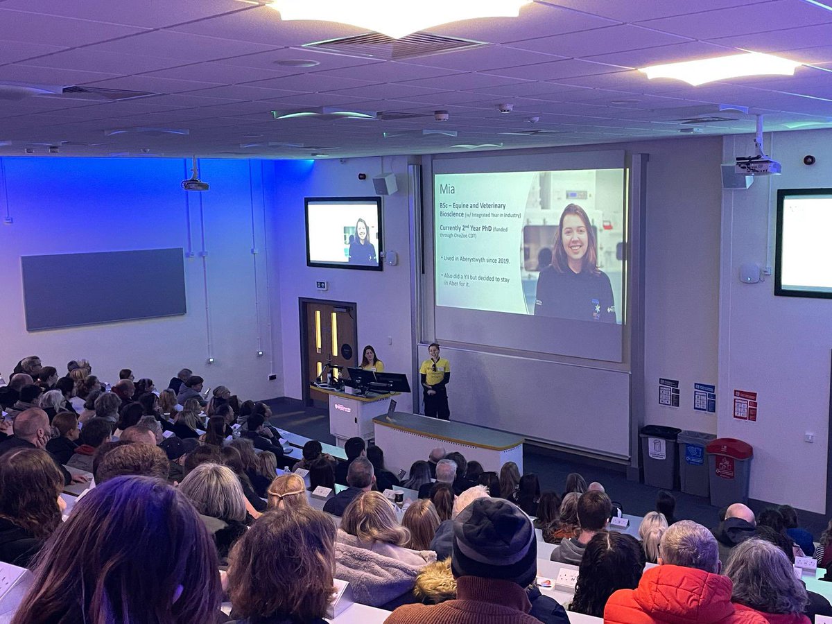 Student experience talks today for <a href="/AberDLSAGB/">Aberystwyth University DLS/AGB</a> <a href="/AberUni/">Aberystwyth University</a> - always so much fun, especially with a packed room! Hope you all enjoyed, back again next week to speak with more applicants 🎉