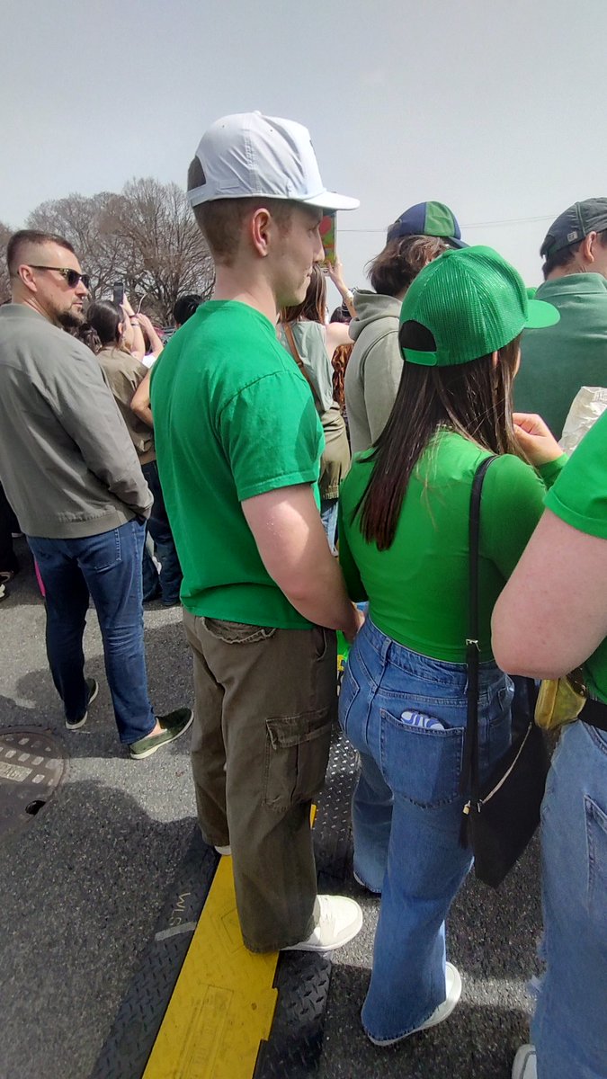Erick_buddy05's tweet photo. En este lugar me enamoré cada 5 segundos, día de suerte 🍀 
#StPatricksDay https://t.co/2C7acgXVhf