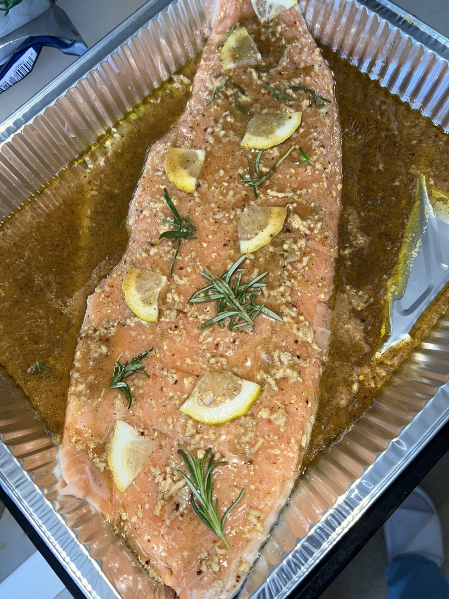 VersusAPCHI's tweet photo. @tacyarg Salmon with a recipe from ChatGPT https://t.co/b9OdEeiYud