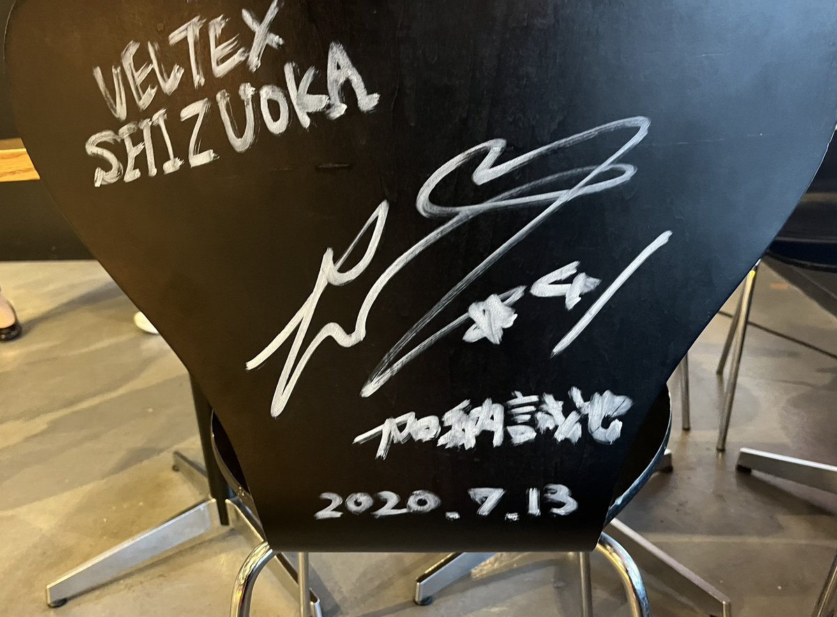 re_volz_ss's tweet photo. やっと、THE SIX STADIUMに行けて加納選手のサイン見れました。食事できるのは今月が最後みたいです😭
#ベルテックス
#VELTEX
#加納誠也
#THESIXSTADIUM https://t.co/OJDkDulUpt