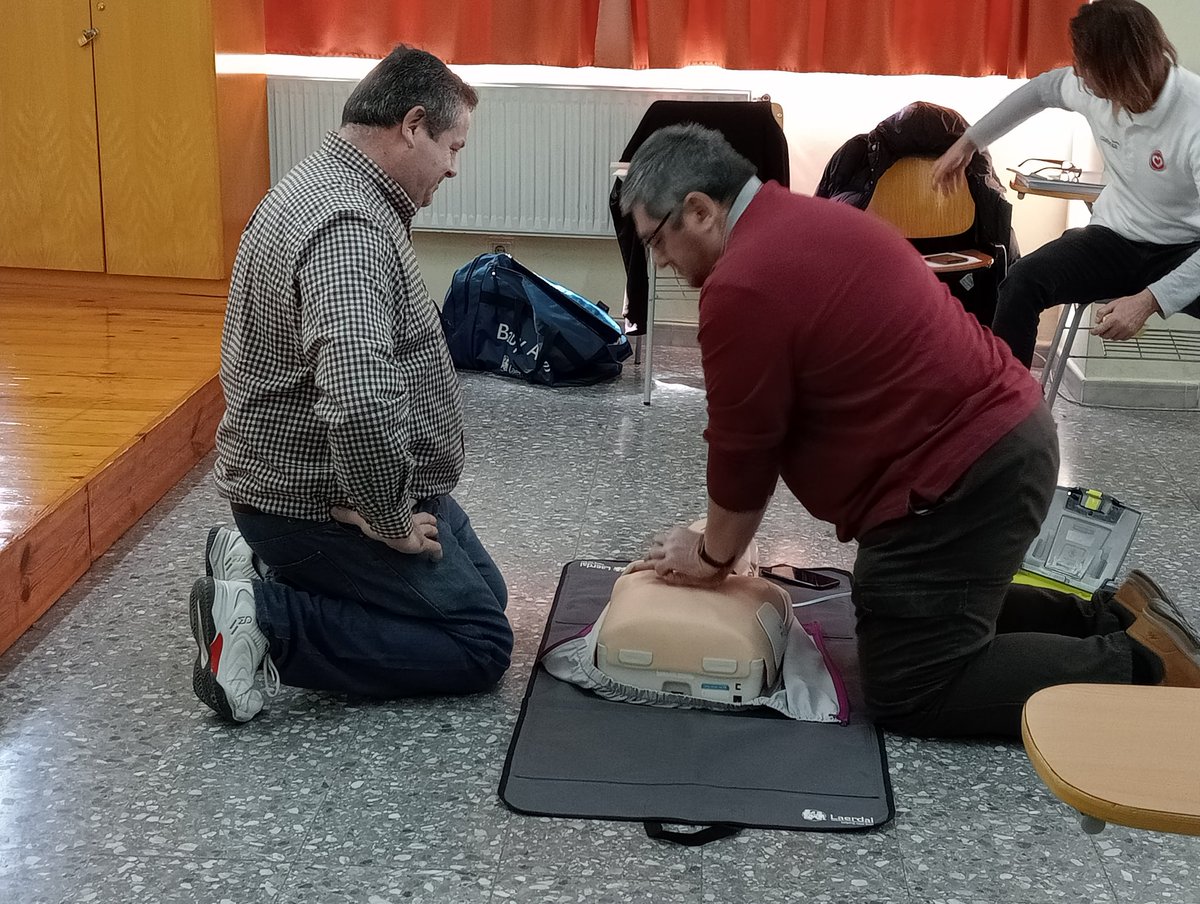 Hoy los voluntarios de Protección Civil de la Llagosta realizarán el curso de DEA.
