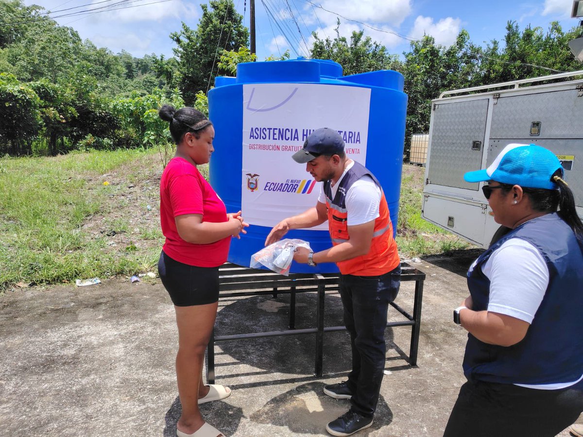 Riesgos_Ec's tweet photo. #Esmeraldas

Debido a la contaminación del río Caple, se entregó un tanque de 2.500 litros a la comunidad de El Vergel, parroquia Cube, cantón Quinindé, atendiendo así a la comunidad. 

@Jorge_CarrilloT https://t.co/zVojo1uGNX