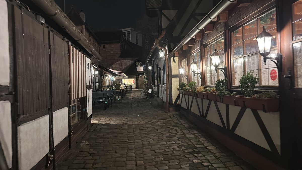 Nürnberg e giderseniz El Sanatlari carsisini gezin 
Almanyanin batisinda böyle seyler göremezsiniz