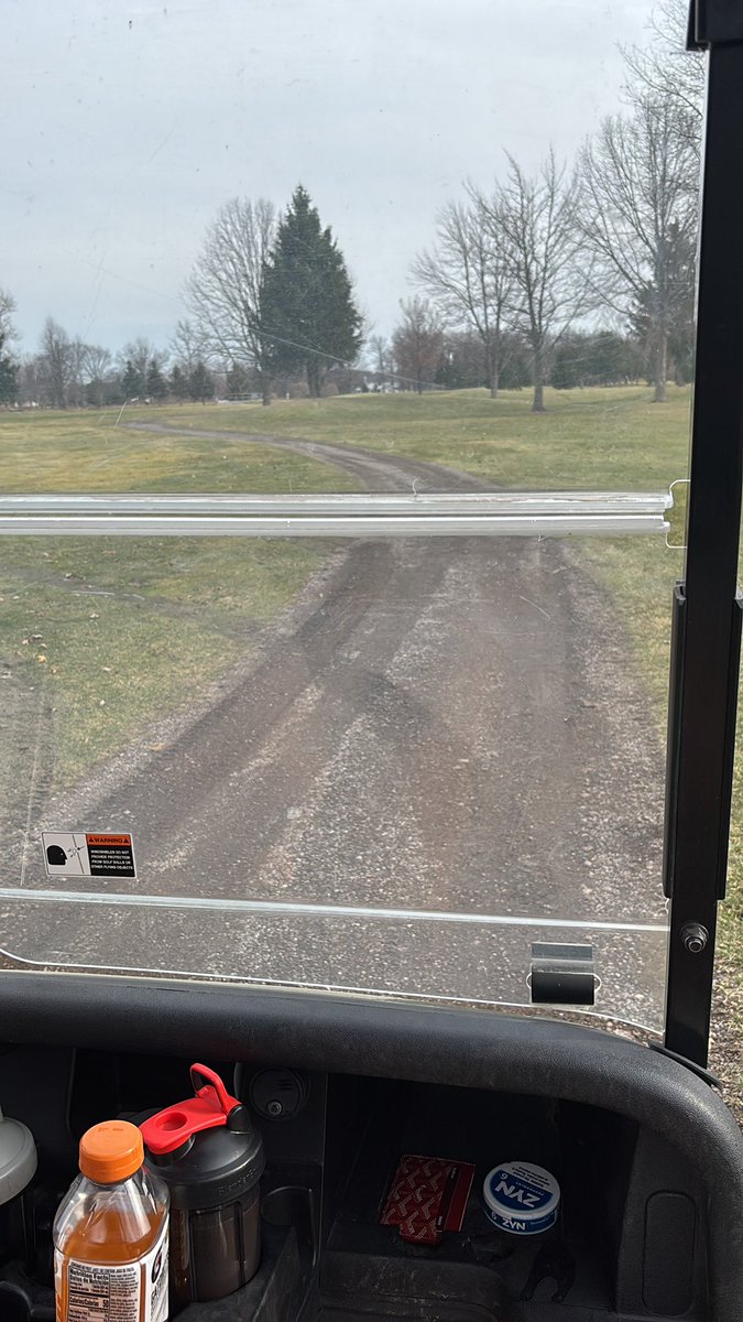 MikeMacMotors's tweet photo. First golf of the year and got a top bunk in shooting 20 over #fore #fairwayfinder https://t.co/wlLusL1Y8J