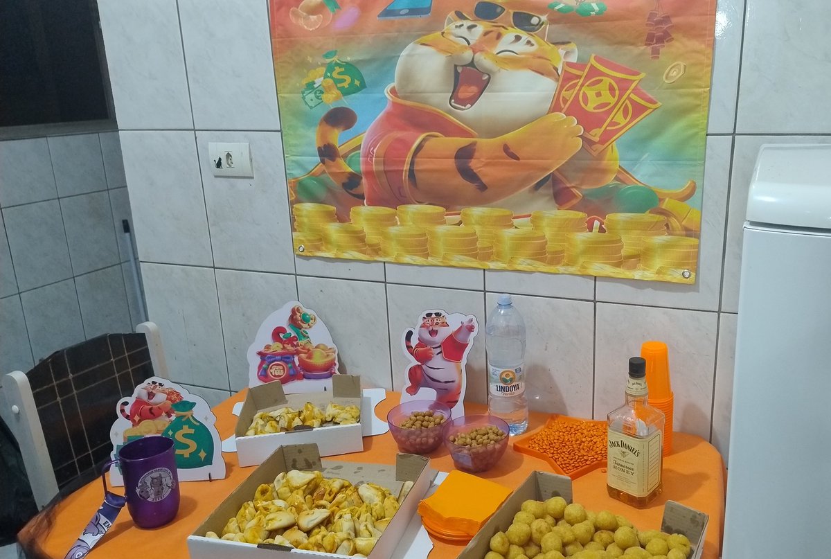 YUTAG4DO's tweet photo. vim pra um aniversário que o tema eh tigrinho vsf https://t.co/tOomRGpchq