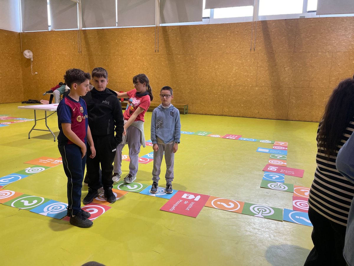 Esc Font del Roure tweet media