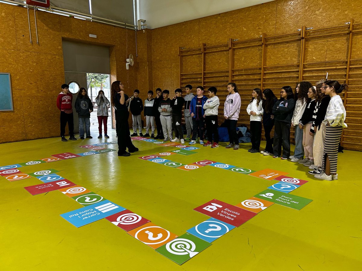 Esc Font del Roure tweet media