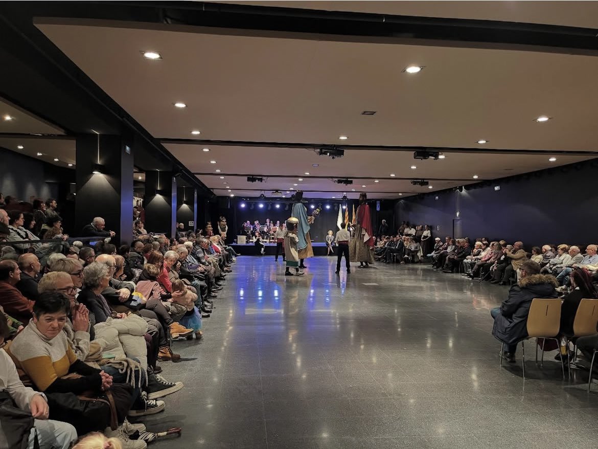 Ajuntament Santa Pau (@ajsantapau) on Twitter photo 🔸 Avui hem estat presents a la celebració d’Olot com a capital de la Saradana  2025.
🔸 Volem agraïr la feina del santapauenc  Ramon Comas per mantenir ben viva la sardana al nostre poble i arreu de Catalunya. 🔸 Avui hem estat presents a la celebració d’Olot com a capital de la Saradana  2025.
🔸 Volem agraïr la feina del santapauenc  Ramon Comas per mantenir ben viva la sardana al nostre poble i arreu de Catalunya.