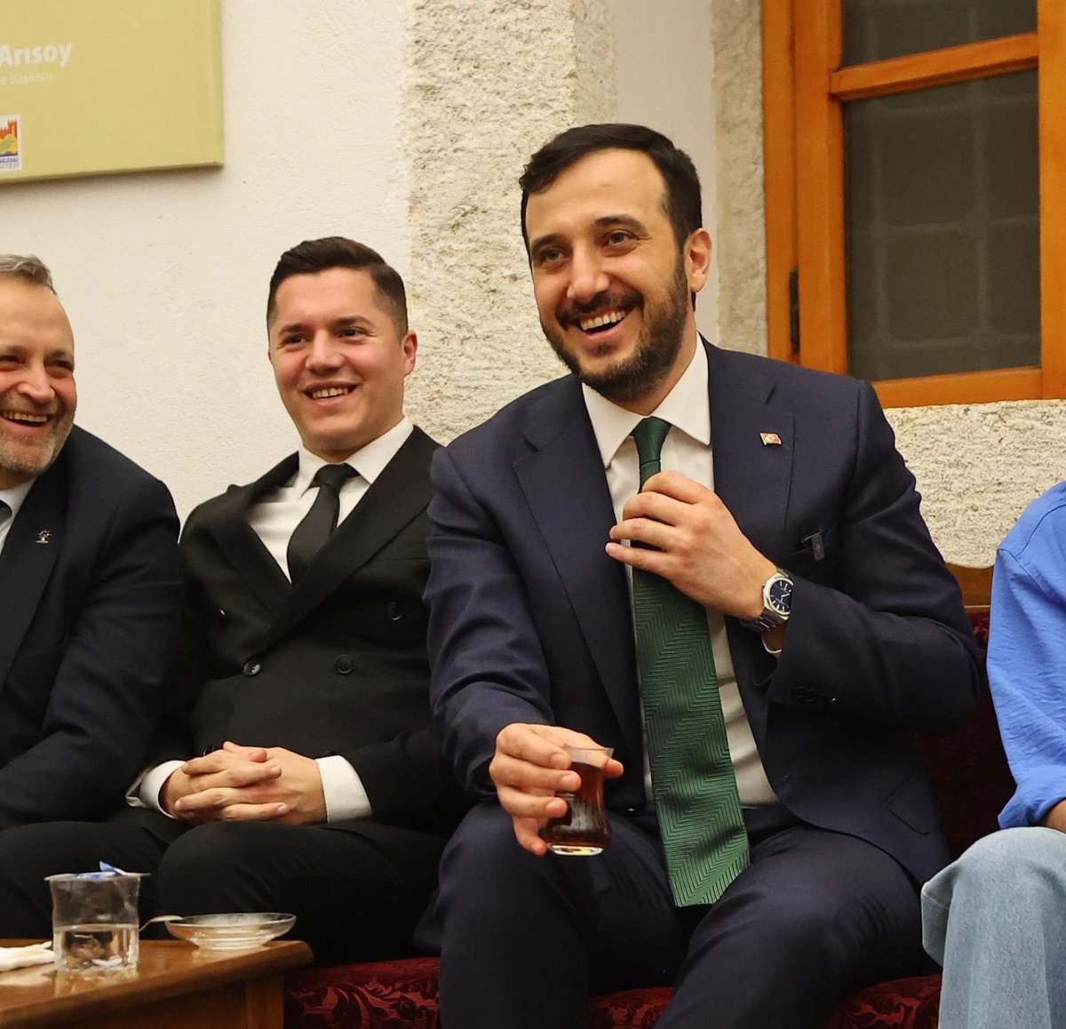 abdullahozdemir's tweet photo. Zeytinburnu Merkezefendi’de gençlerle buluştuk. Bu enerji çok başka. Gençlerimiz var olsun. https://t.co/BTvYu3iXkF
