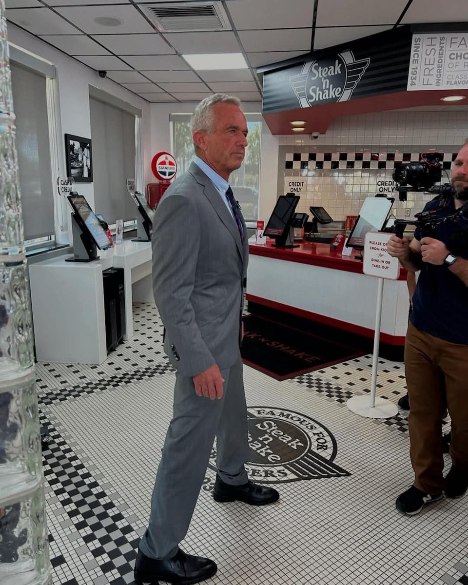 I feel like this picture of RFK Jr pretending to be a human in a Steak n' Shake should have more attention than it does
