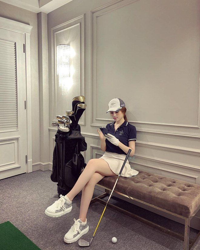 Kitty1321302's tweet photo. Golf day🥰 https://t.co/u0gUTew6wn