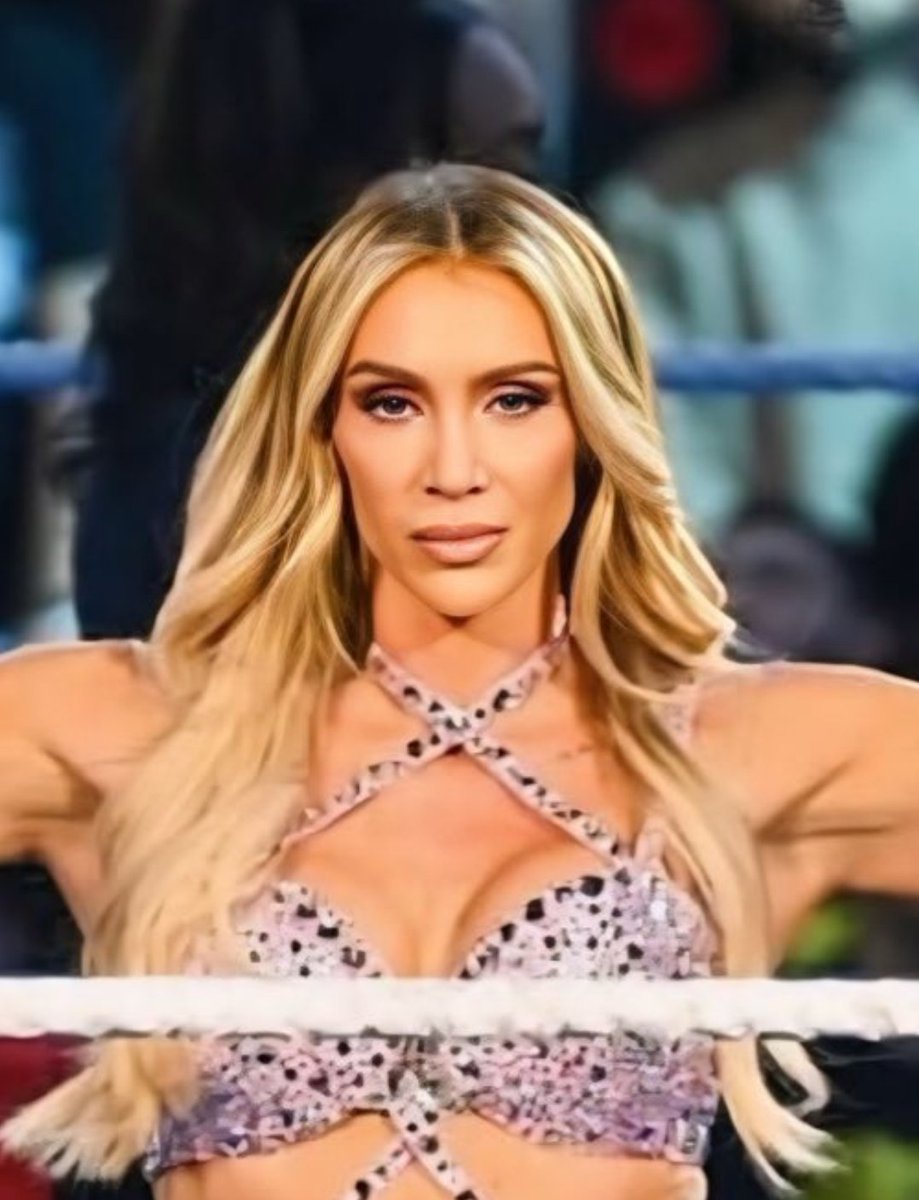 DWS511's tweet photo. @MsCharlotteWWE At least @tiffstrattonwwe doesn't need to Face Tune her in ring pics... https://t.co/FqFsaLsIFF