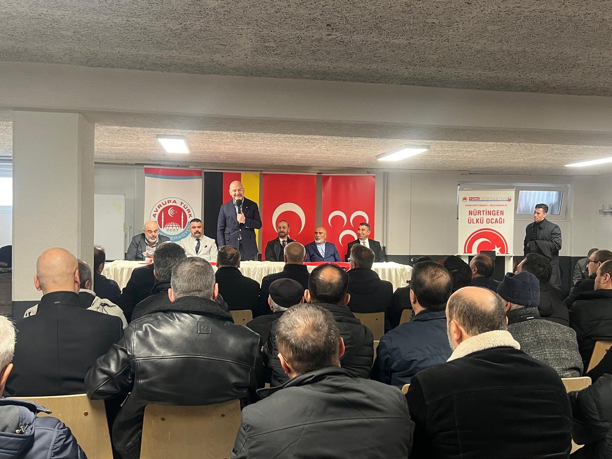 erkanpehl's tweet image. Der #AKP-Lobbyverband #UID sorgt wieder dafür, dass türkische Abgeordnete von der #Erdogan-Partei in deutschen Städten auftreten. Hier ist der ehemalige Innenminister und Hardcore-Nationalist, Süleyman Soylu, in Nürtingen bei den Grauen Wölfen zu sehen.

1