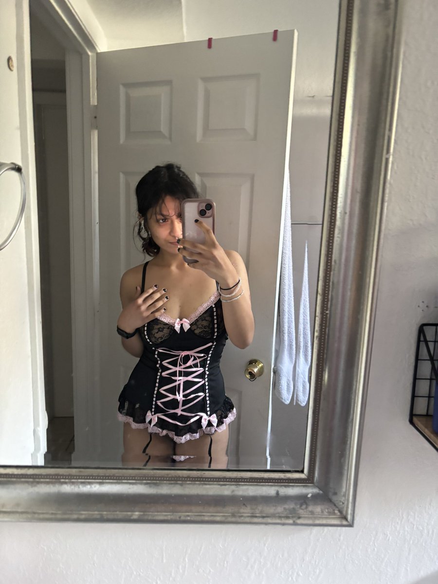 tboyjesse's tweet photo. do you guys like my new outfit?

#ftm #trans #TS #nsfw https://t.co/M9cHjVlVvq