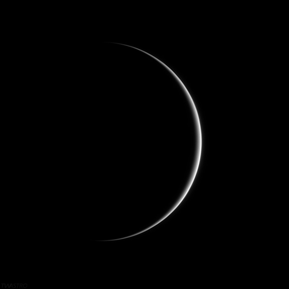 #Venus photographed this afternoon.
The planet appears as a very thin crescent now as it moves between the Earth and Sun on approach to conjunction.