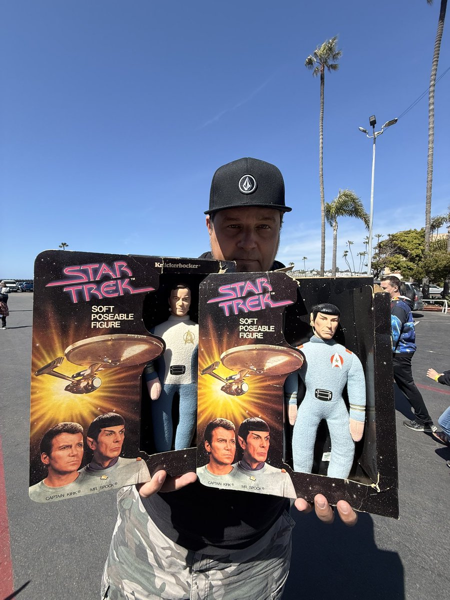 ParksAndCons's tweet photo. $10 finds on the @SDRocketCon floor #SDRocketCon https://t.co/hMhMMv7fwn
