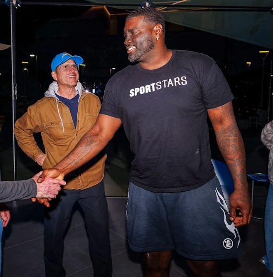 TDU_Chargers's tweet photo. "The Look of Love. (That's the look, that's the look)." 
🩷🎵⚡️" https://t.co/adgQK4VdLz