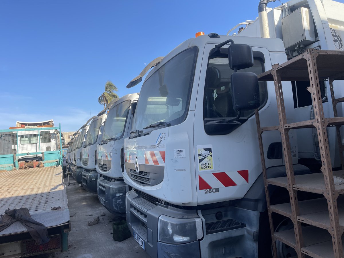 gsh_Sarl's tweet photo. À VENDRE : Camion Benne à Ordures Renault Premium 280.19  

🔹 **Importé de France**, très bon état ✅  
🔹 **Lève-bacs hydraulique + système de compactage** ♻️  
📍 **Dakar, Sénégal**  
📞 **+221 70 965 56 56 / +221 33 822 23 04**  
🌍 **https://t.co/zB5VfK67YN**  

#CamionBenne https://t.co/koYVm9Hoap