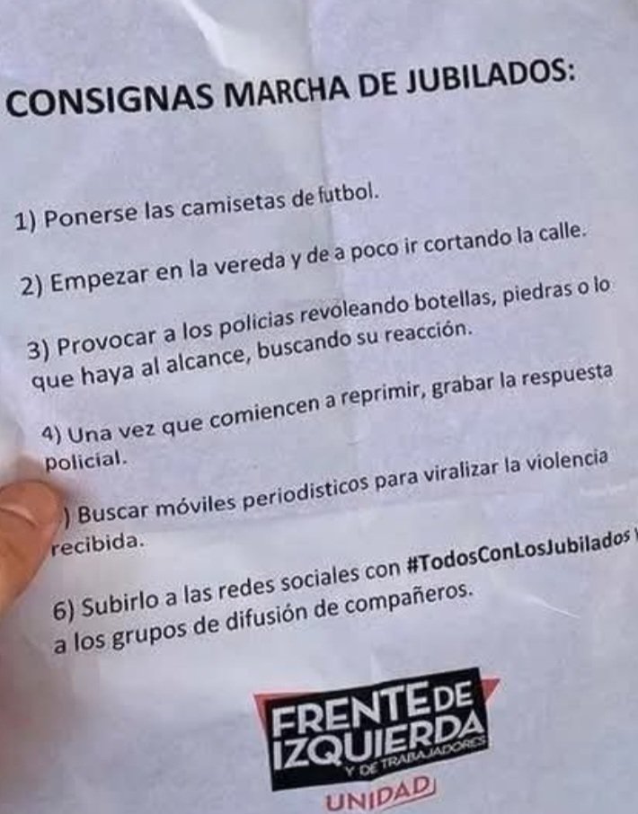 Ly_Cerv's tweet photo. Acá lo qué prepararon para "LOS JUBILADOS" JAJAJAJA
Más hdrmp todos los Golpistas:"KIRCHOS, ZURDOS Y BARRAS BRAVAS", Nó pueden ser.
Y a la Cabeza la qué dirige todo @CFKArgentina
#Lpmqlrmp https://t.co/oDXXjMIGEq