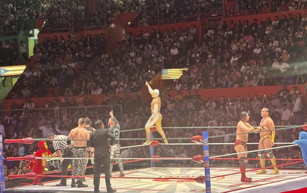 christianxxx1's tweet photo. LUCHE LIBRE last night was FUCKING AWESOME!  it was wild and that’s not even counting the earthquake that stopped the show for 10 minutes.  Japanese guys, barbarians, hot girls, little people, and of course the headliner - el Rey MÍSTICO!  God I love Mexico ❤️ https://t.co/VCxIxu0Dwz
