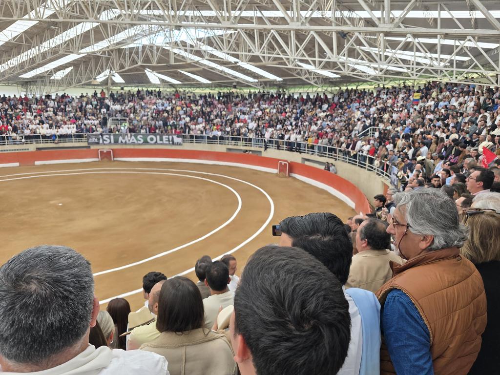 Sí a los toros, No al criminal de la Casa de Nariño.