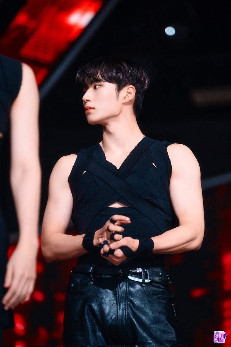 Todays_Junseo's tweet photo. 100% face card 90% arms https://t.co/jD7JcUyvXP