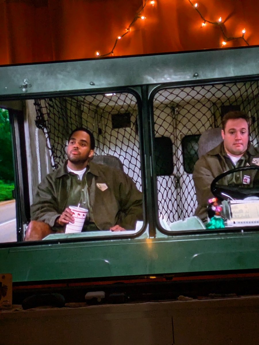 Val89erie's tweet photo. So why does he have an In-N-Out cup if they are supposed to be on the East Coast? Lmaooo @LeahRemini @KevinJames #thekingofqueens https://t.co/IFjKisjSig