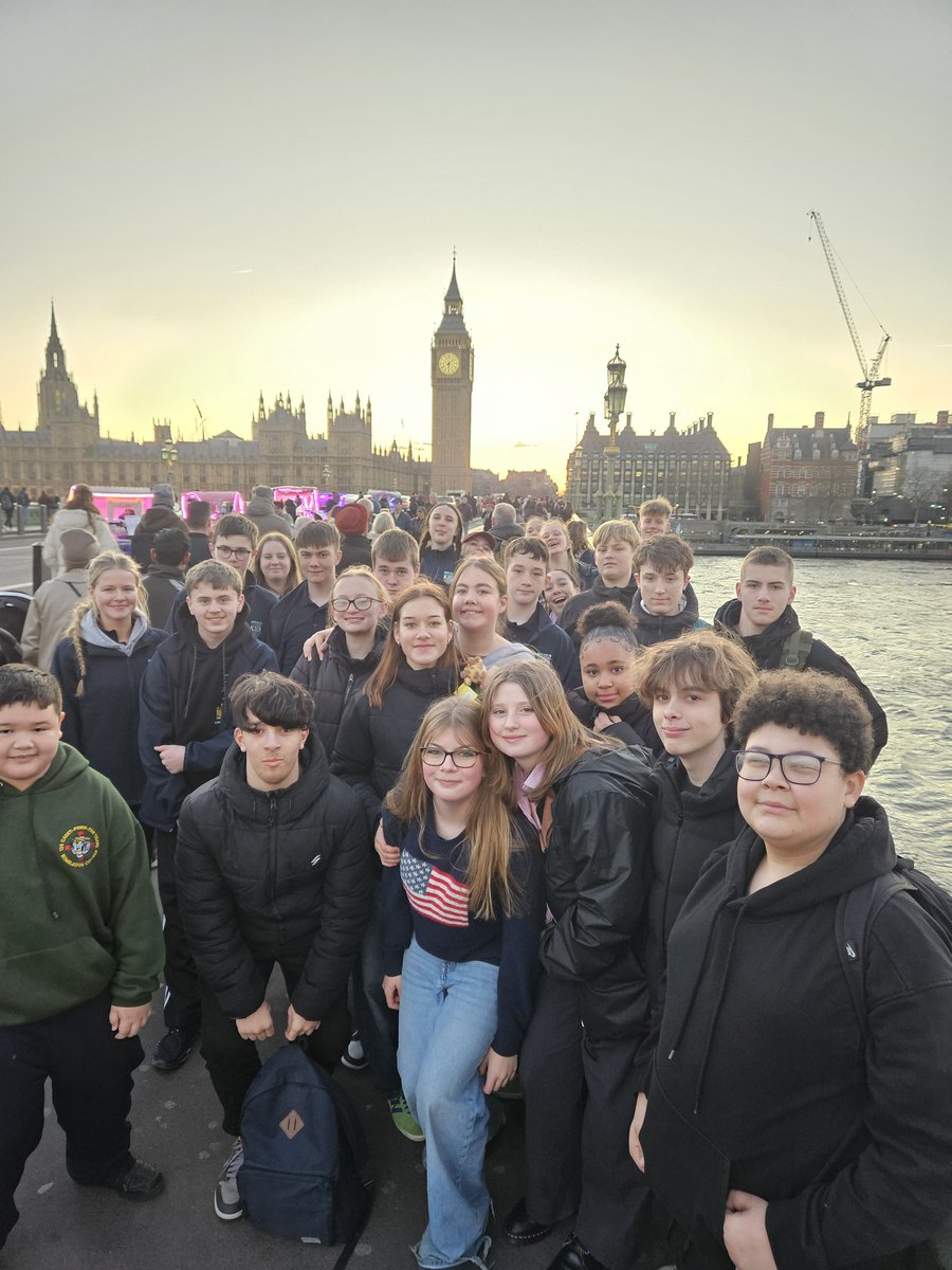 ❤🌈 38X Army Cadets Healthy Minds NI (@cf_hmindsni) on Twitter photo ❤️🌈Today <a href="/KilkeelHigh/">Kilkeel High School</a> CCF and <a href="/WestAcf/">South West London ACF</a> 13 Coy cadets came together to look at the #5StepsToWellbeing...
They #Connect to #KeepLearning in the morning for a music lesson and then #GetActive walking around London to #TakeNotice of some famous sights...#Giving their time to do so! ❤️🌈Today <a href="/KilkeelHigh/">Kilkeel High School</a> CCF and <a href="/WestAcf/">South West London ACF</a> 13 Coy cadets came together to look at the #5StepsToWellbeing...
They #Connect to #KeepLearning in the morning for a music lesson and then #GetActive walking around London to #TakeNotice of some famous sights...#Giving their time to do so!