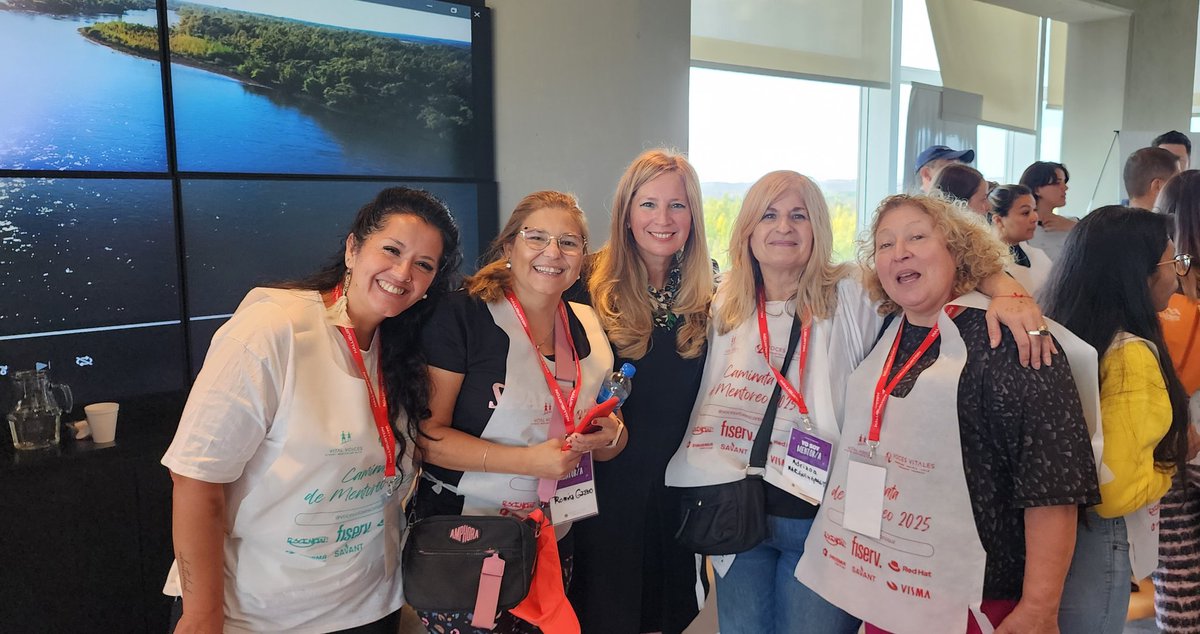 #Neuquén Volvimos a encontrarnos en la Caminata de Mentoreo 2025  "Iluminando el camino, acelerando la acción" <a href="/VocesVitalesAr/">Voces Vitales Cono Sur</a>
Mujeres en todo el mundo compartiendo historias y transformando vidas. Gracias infinitas!
<a href="/NataliaFenizi/">Natalia Fenizi</a> <a href="/Secgeneronqn/">Sec Mujeres y Diversidad - Neuquén</a> <a href="/Adeneu/">Centro PyME-ADENEU</a> <a href="/AnabelLuceroIdi/">Anabel Lucero Idizarri</a>