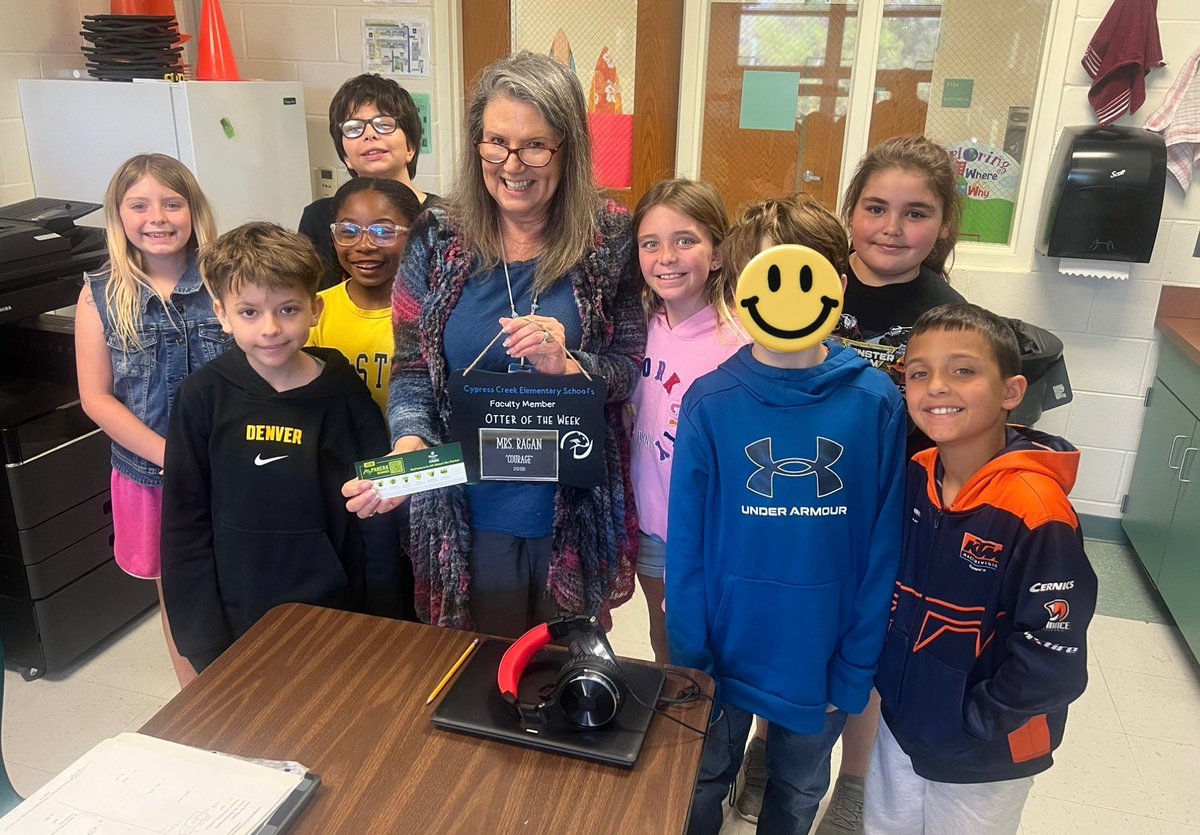 Join us in celebrating Mrs. Ragan, one of our fabulous intervention teachers, as our Faculty Member Otter of the Week for demonstrating the Life Skill of Courage!

#OtterSuccess #VCSSuccess #VCSFamily #VCSTogether #ottersmatter #EmpoweringExcellence