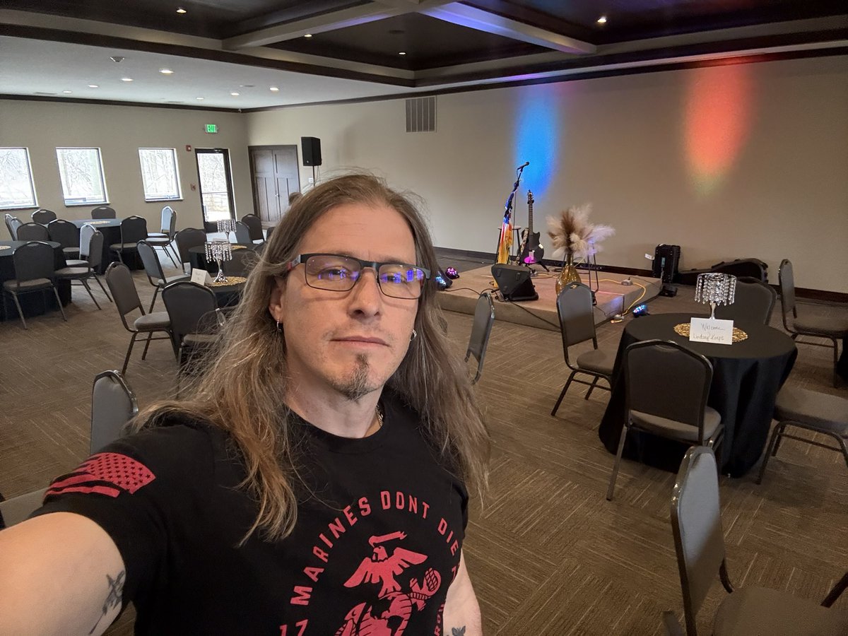 Playing outside of #Warsaw #Indiana tonight in #NorthWebster #Indiana at #TheOwlsNest! I heard the #StPattysDay celebration in #Warsaw was cancelled because of the weather…well, we are IN doors 🤙🏼 Come on 🍀